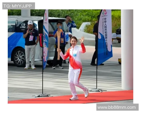 十五运会火炬手“燃”跑：外卖骑手被“看见”，中学生展体育生机